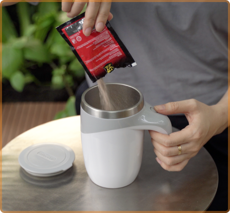 Rechargeable automatic stirring coffee cup