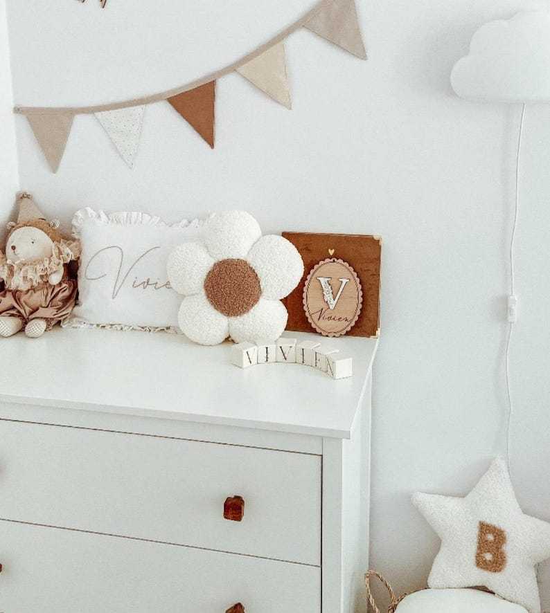 Daisy Pillow, Flower Pillow, Cushion, Home Decor, Decorative Pillow, Plush Pillow, Nursery Decor, Kids’ Room Decor