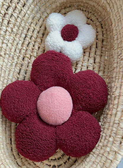 Daisy Pillow, Flower Pillow, Cushion, Home Decor, Decorative Pillow, Plush Pillow, Nursery Decor, Kids’ Room Decor