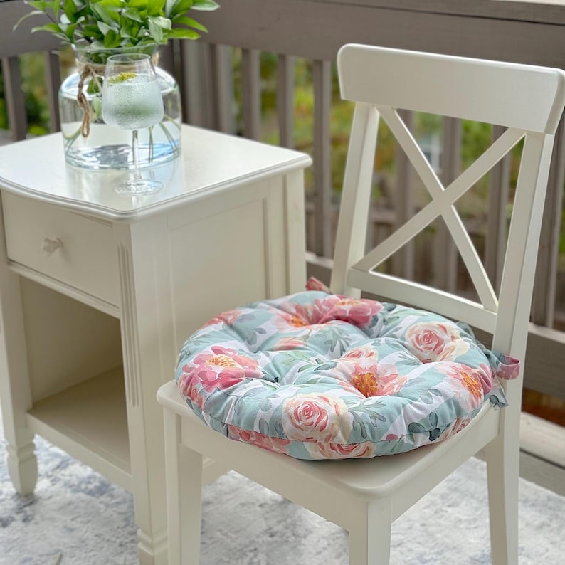 Peony Round Chair Cushion Floral Print Soft Seat Pad with Ties for Kitchen Gift for Cottage Style Lovers Round Floral Cushion for Outdoor