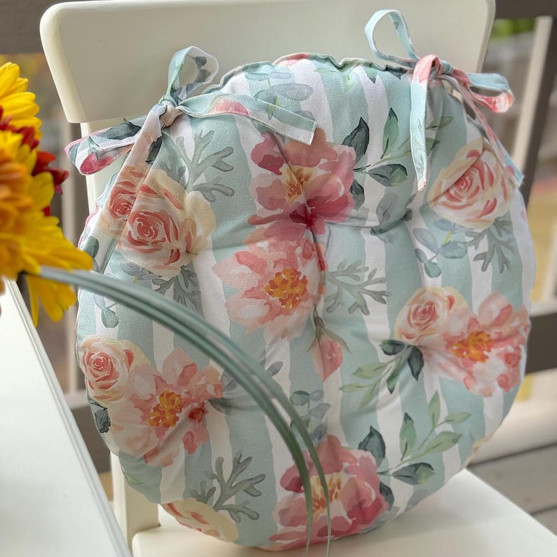 Peony Round Chair Cushion Floral Print Soft Seat Pad with Ties for Kitchen Gift for Cottage Style Lovers Round Floral Cushion for Outdoor