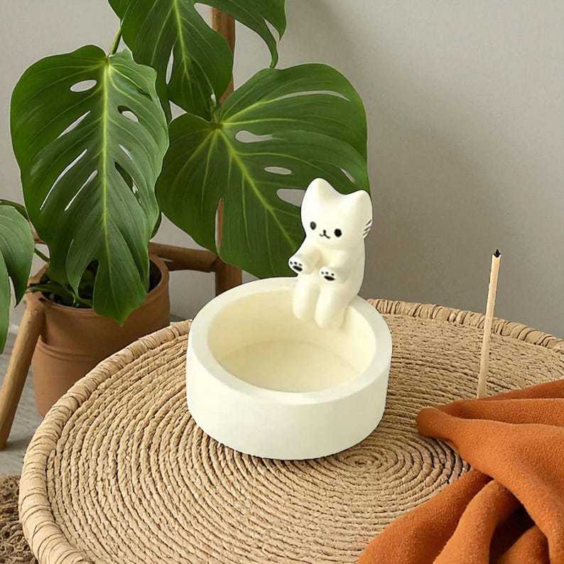 Whimsical Cat Roasting Candlestick: Resin Animal Candle Holder