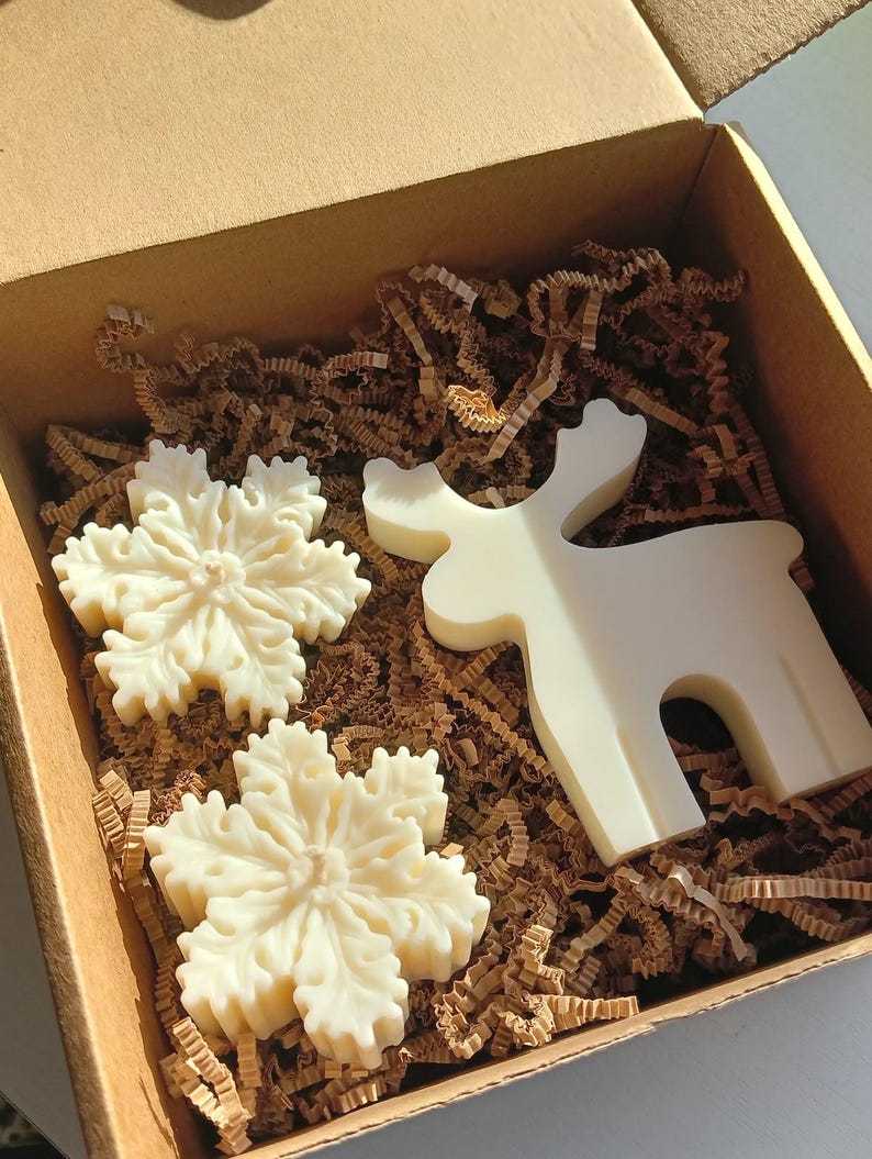 Snowflake Candles for Christmas Handmade Soy Wax Ornament Candle - Christmas Holiday Decor