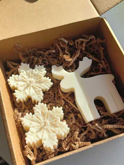 Snowflake Candles for Christmas Handmade Soy Wax Ornament Candle - Christmas Holiday Decor