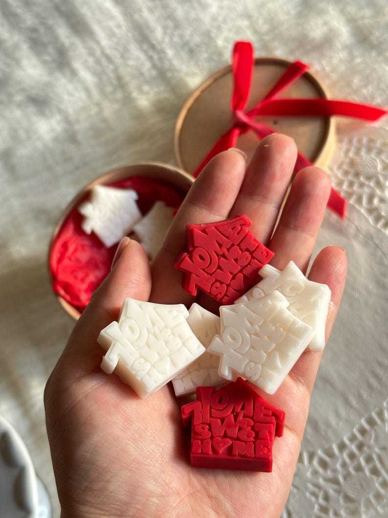 Christmas Gnome Wax Melts: Soy Olive Wax, Holiday Home Fragrance