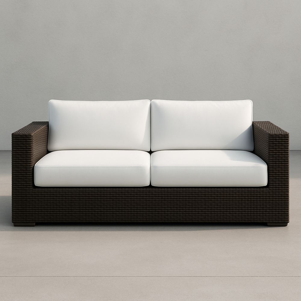 Divano 2 Posti in Rattan Sintetico con Cuscini Bianchi