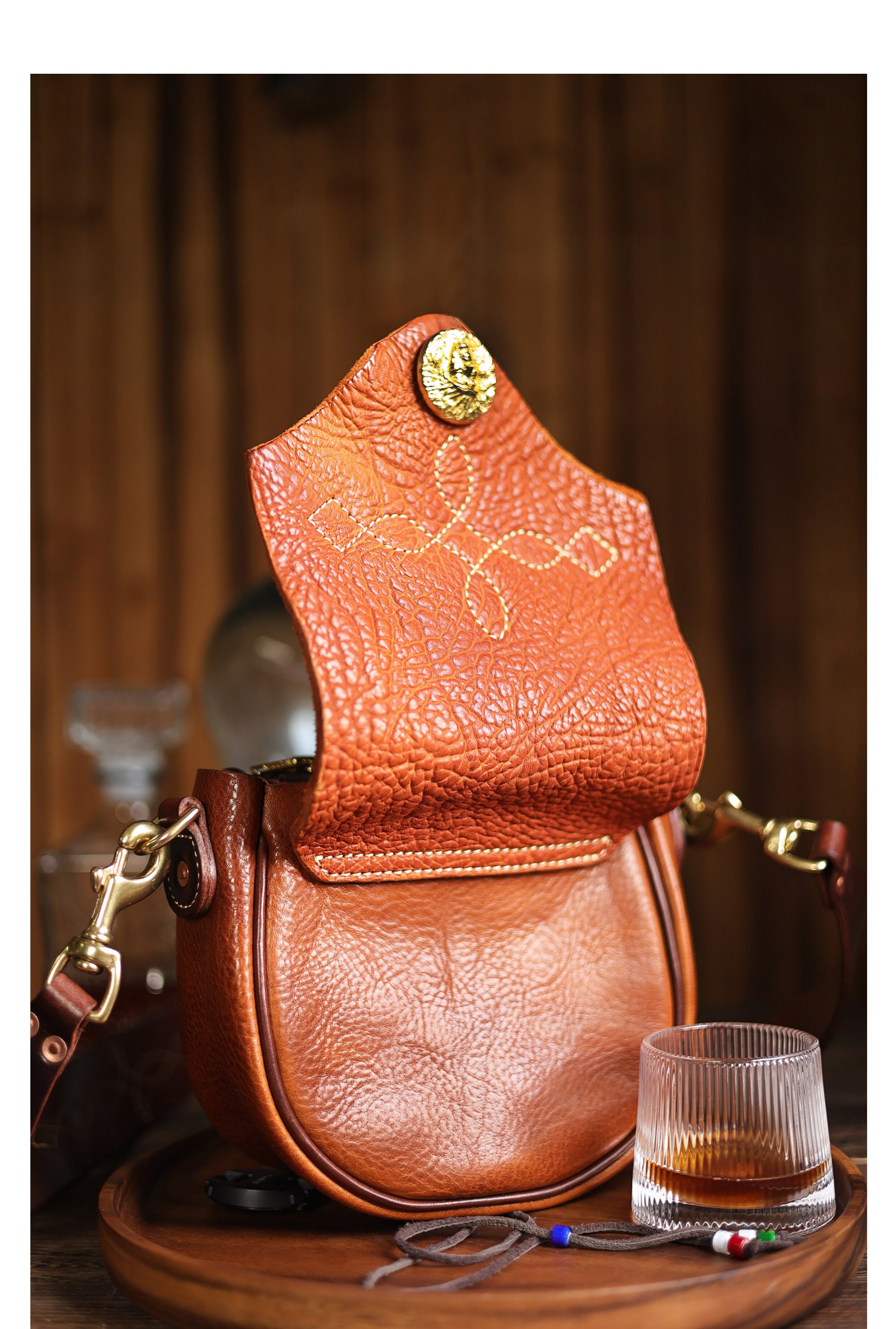 Crossbody saddle bag