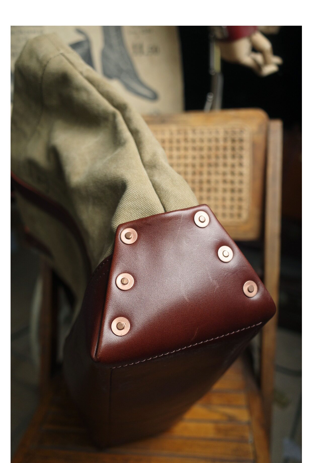 Large capacity crossbody bag