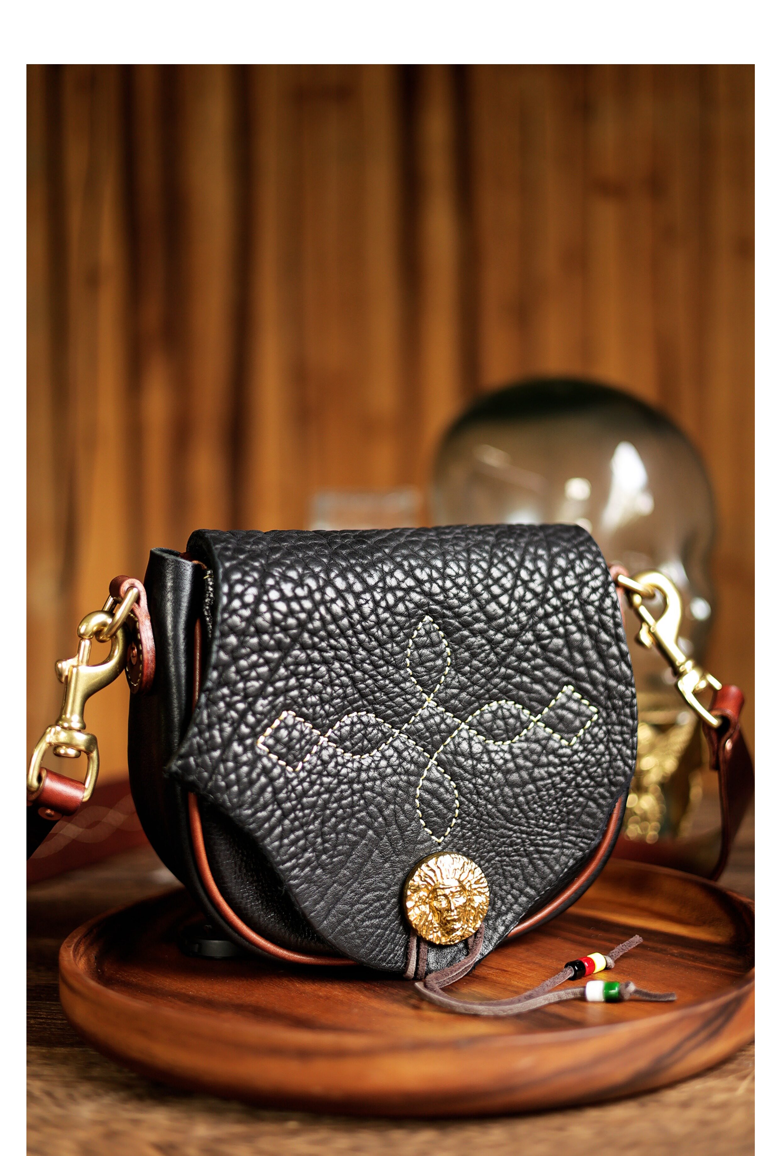 Crossbody saddle bag