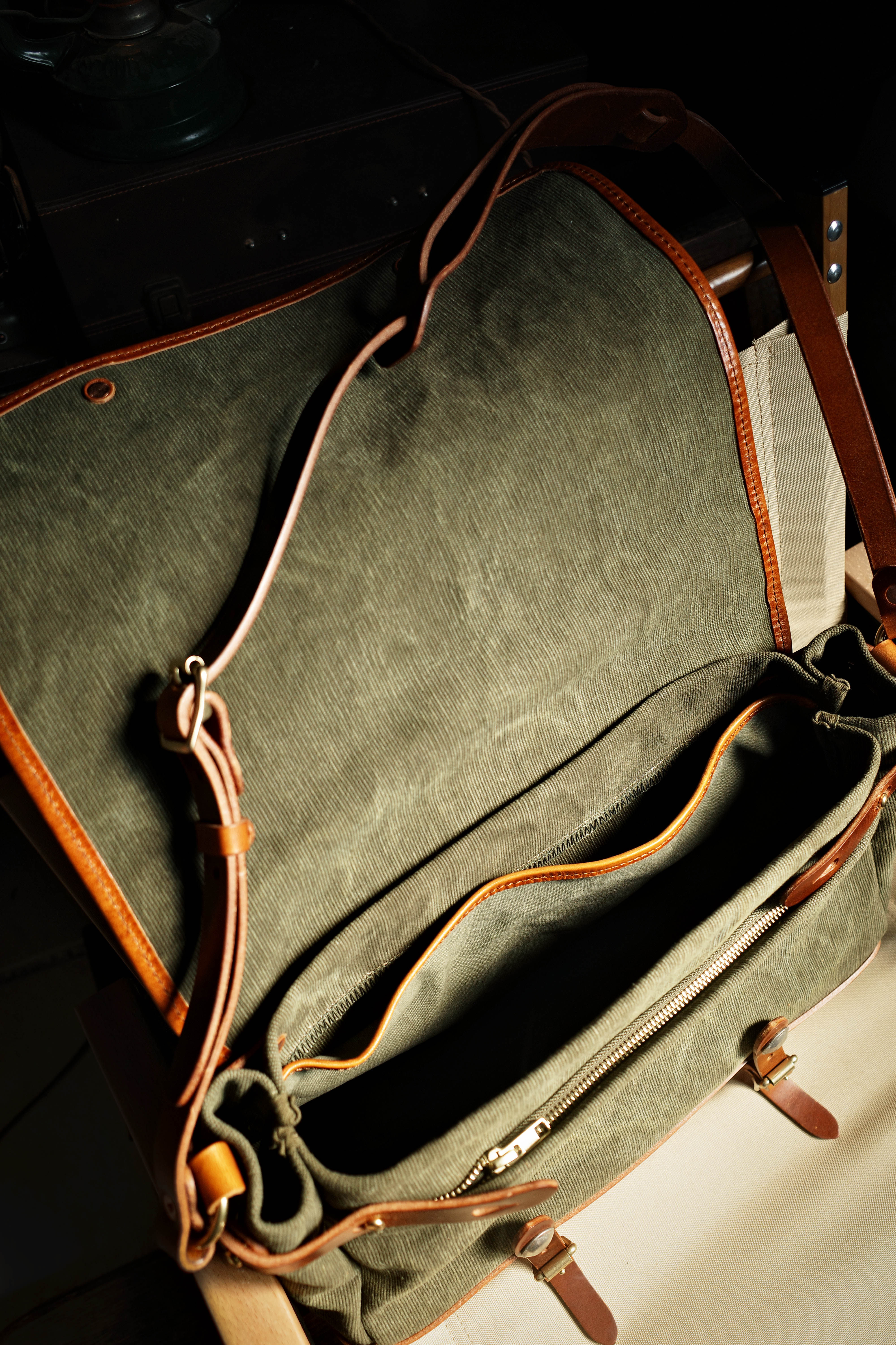 Canvas messenger bag