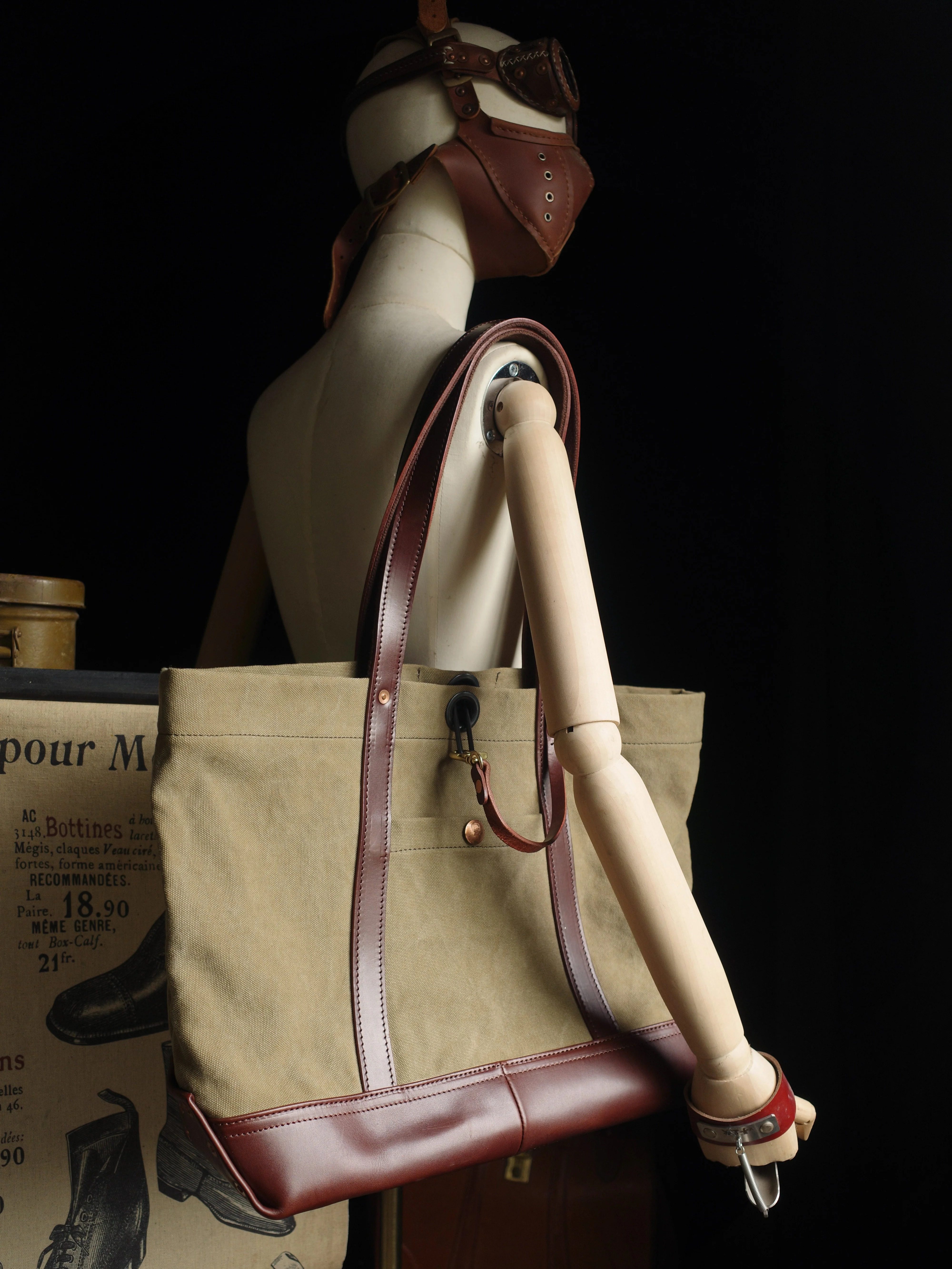 Large capacity crossbody bag