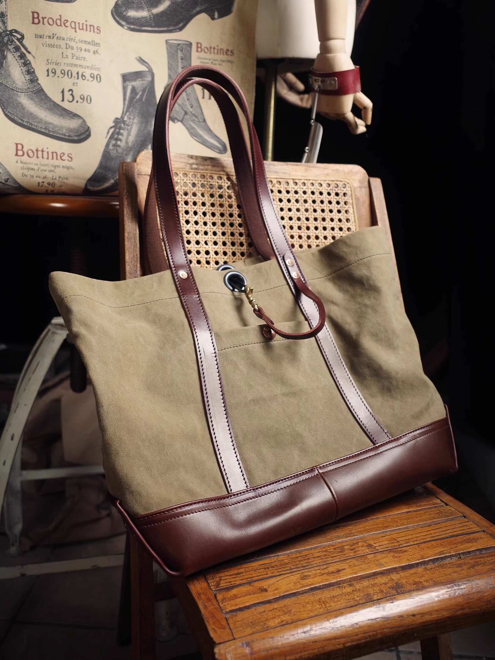 Large capacity crossbody bag