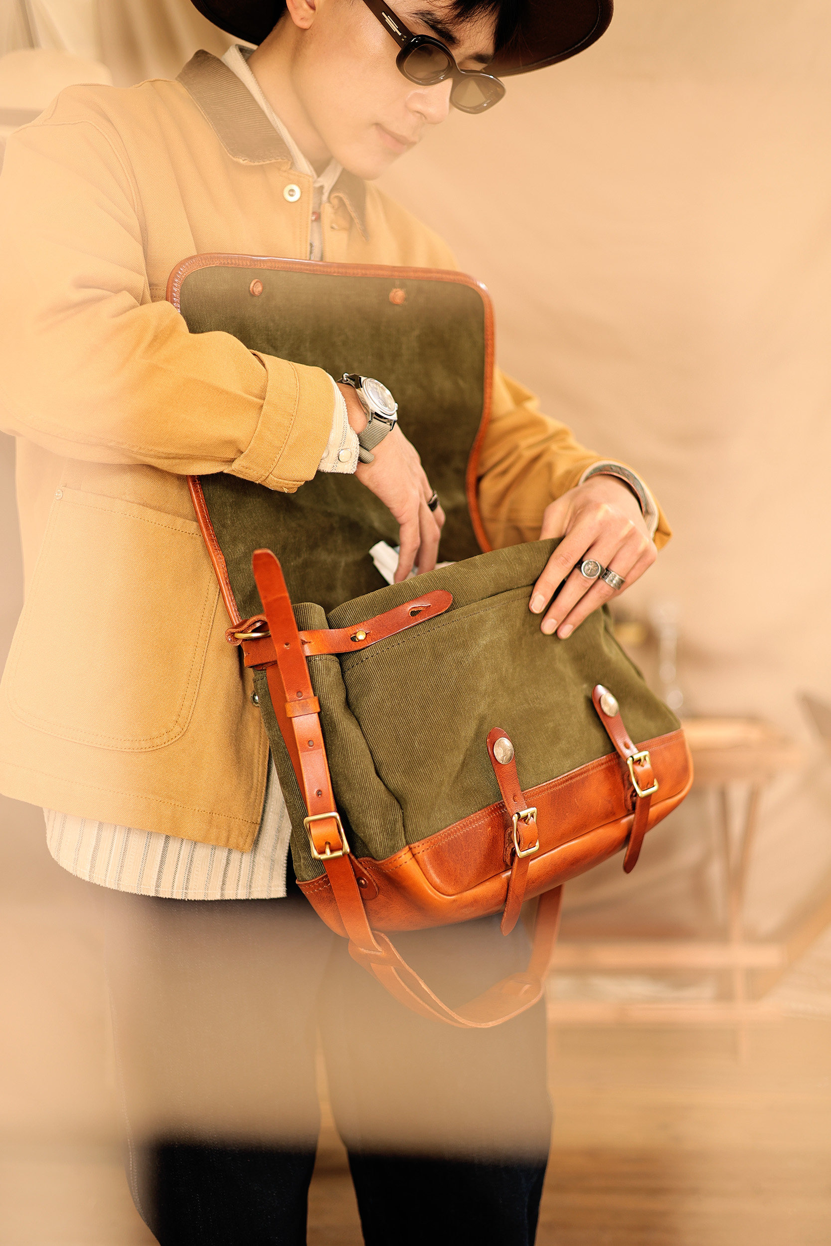 Canvas messenger bag