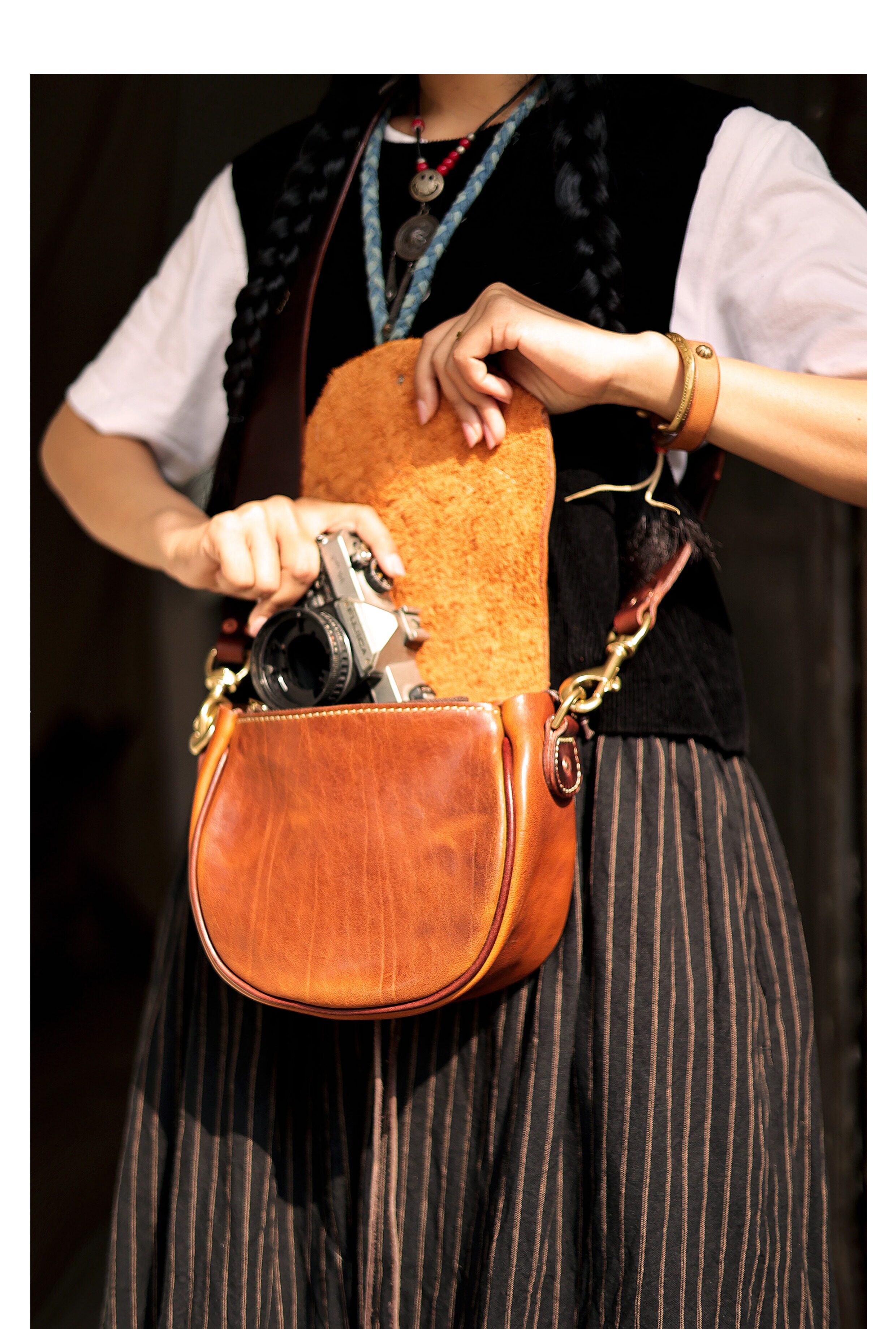 Crossbody saddle bag