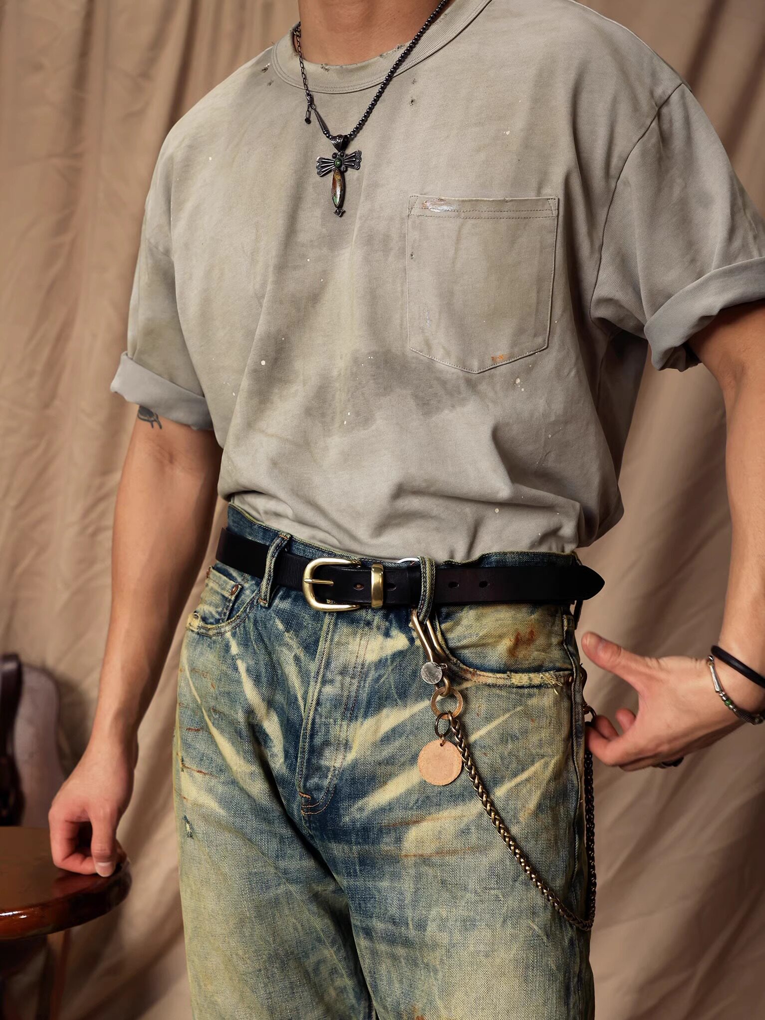 Horseshoe buckle belt