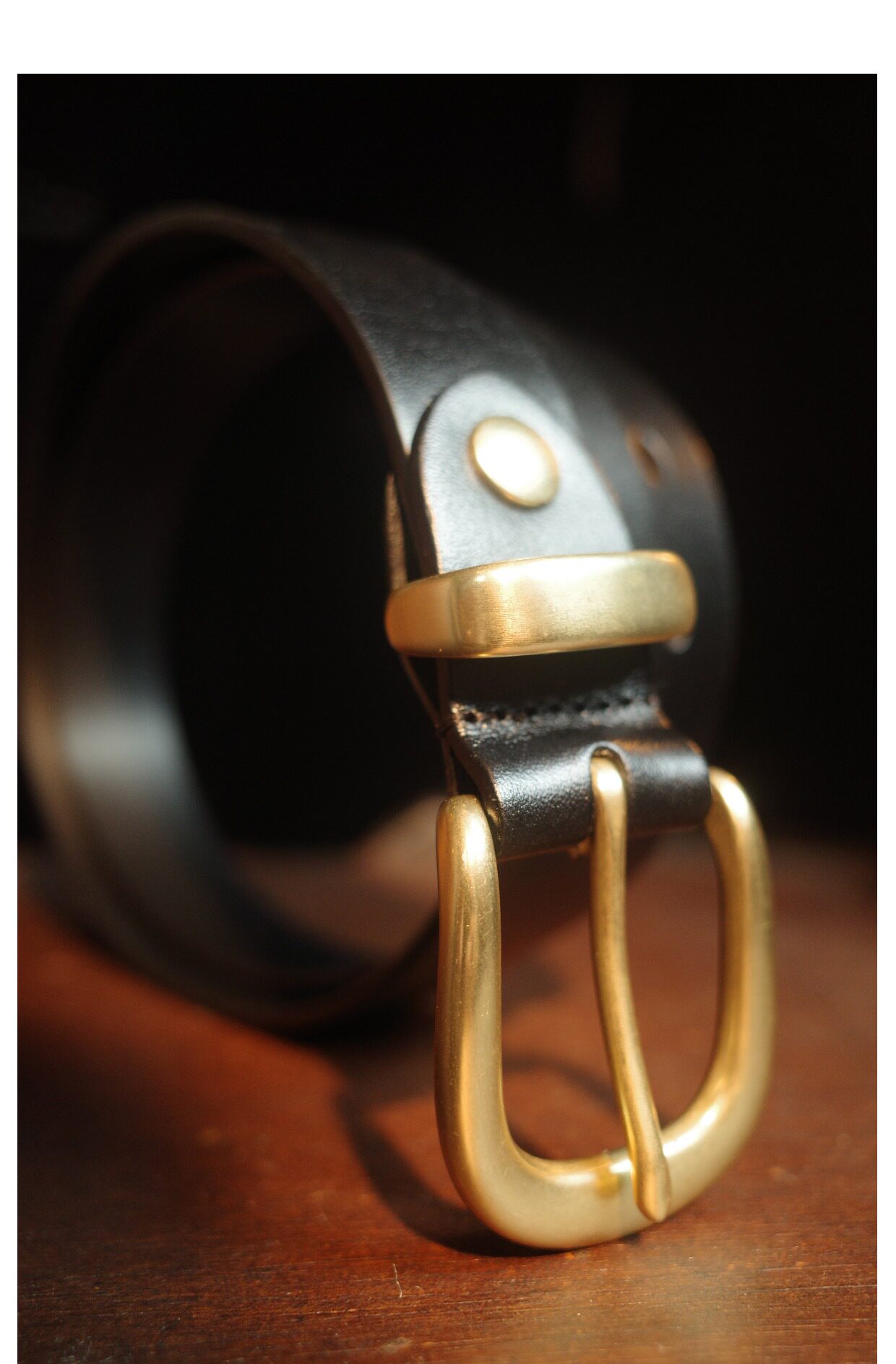 Horseshoe buckle belt