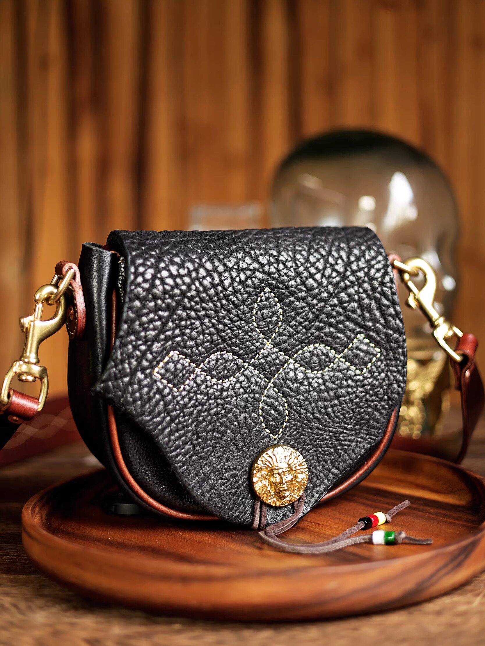 Crossbody saddle bag