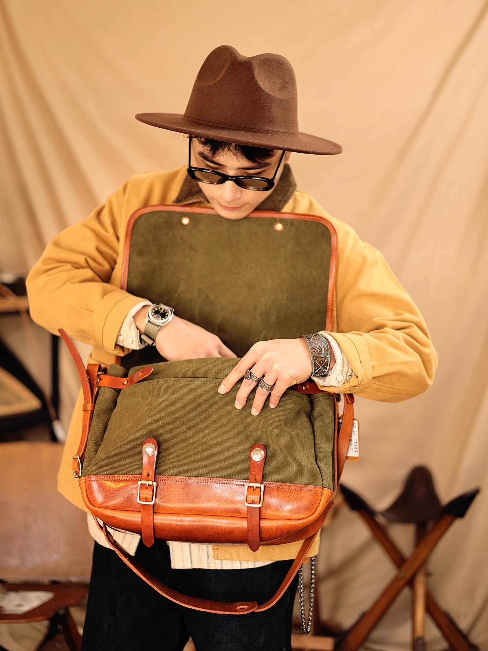 Canvas messenger bag