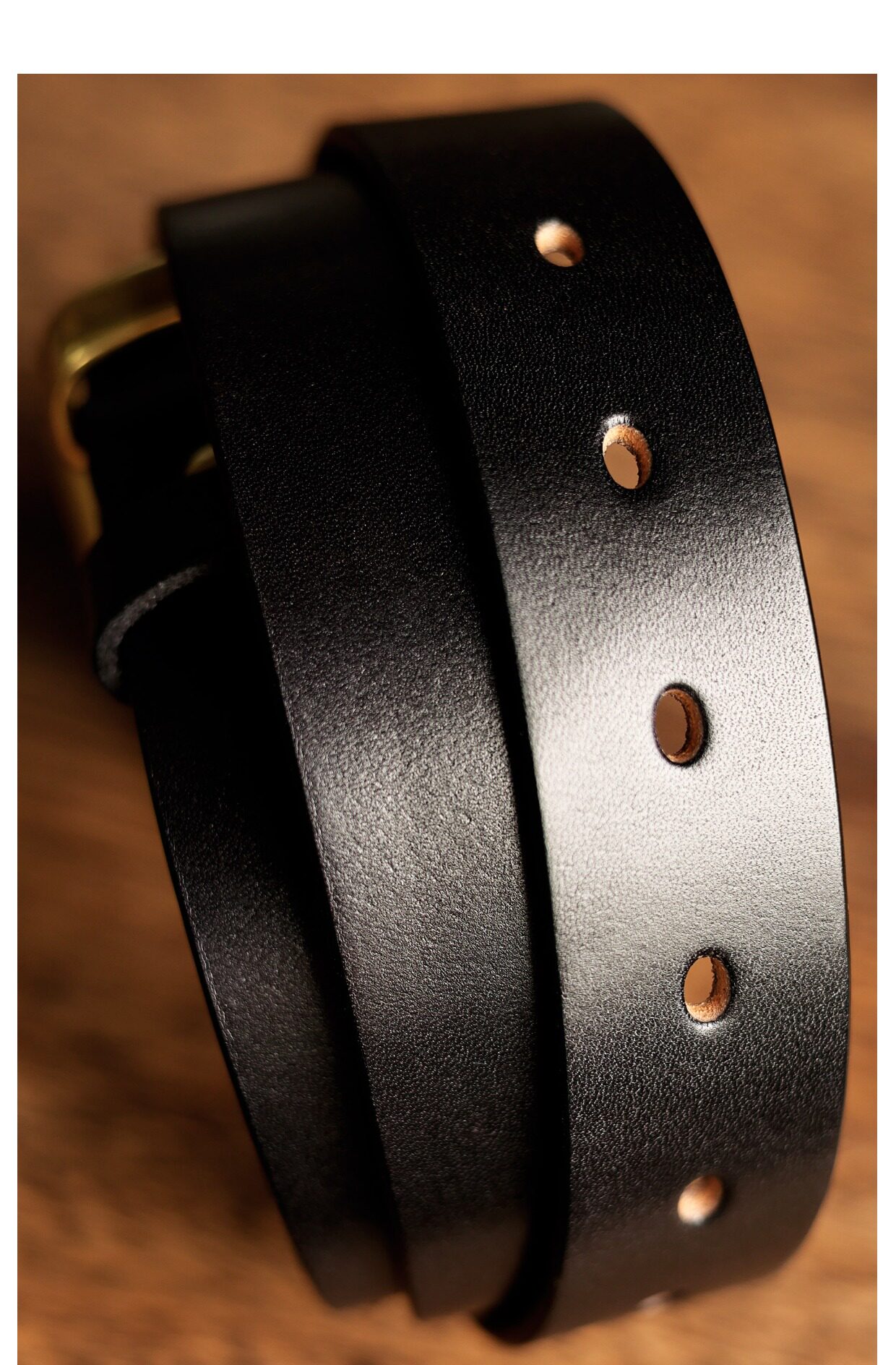 Horseshoe buckle belt