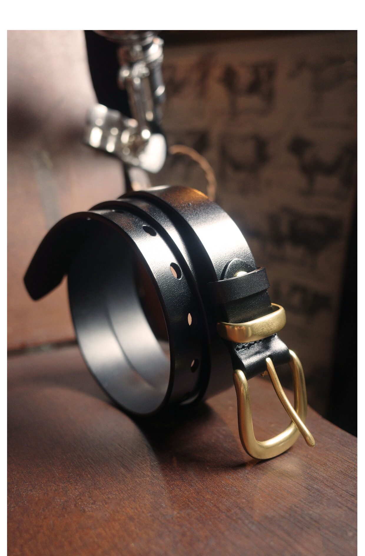 Horseshoe buckle belt