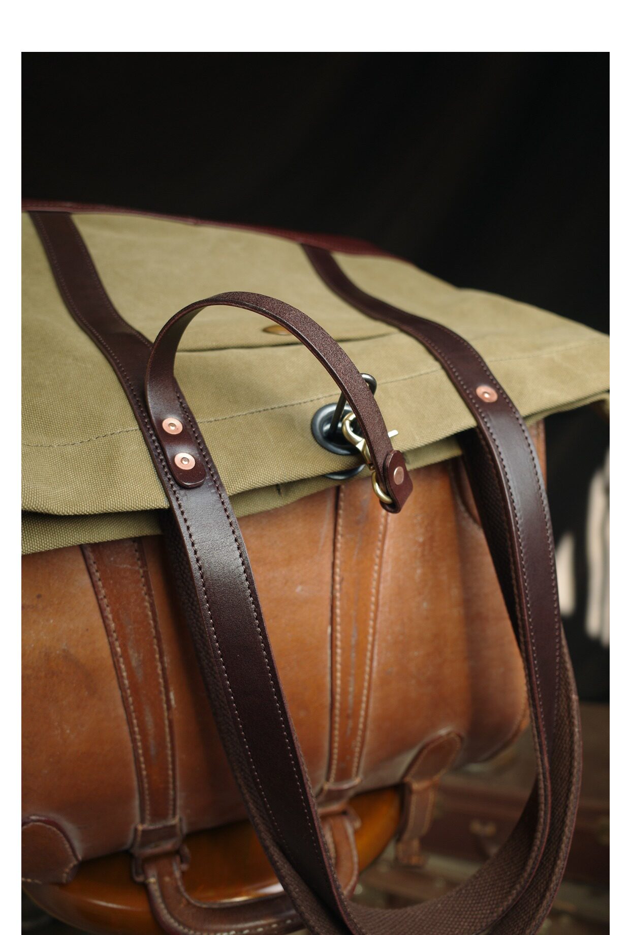 Large capacity crossbody bag