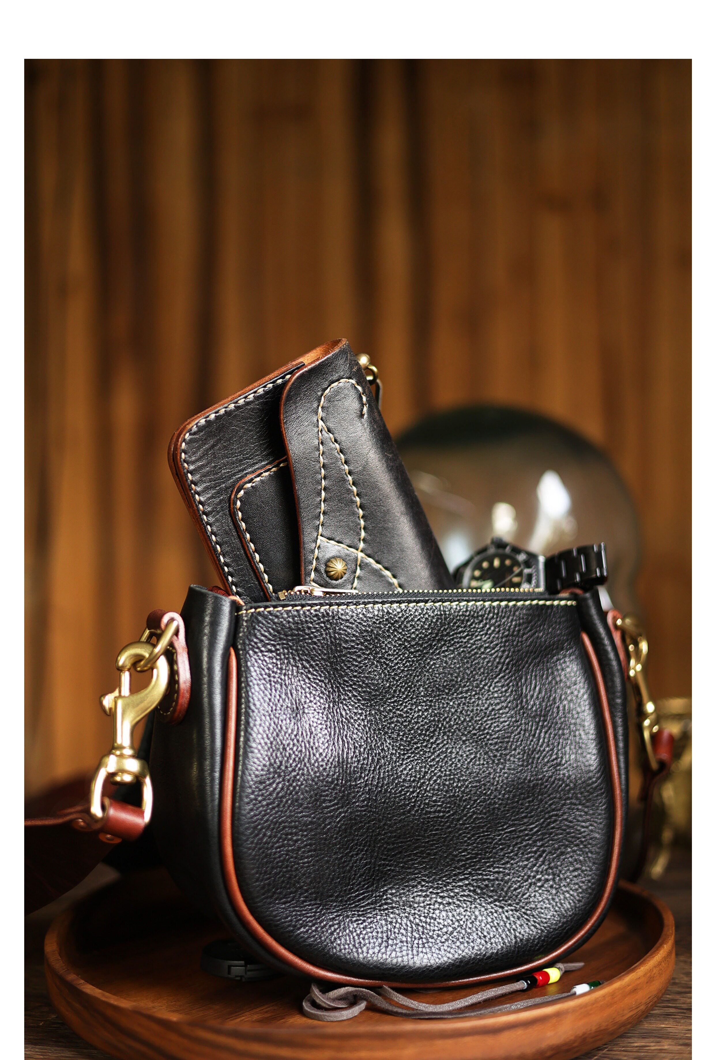 Crossbody saddle bag