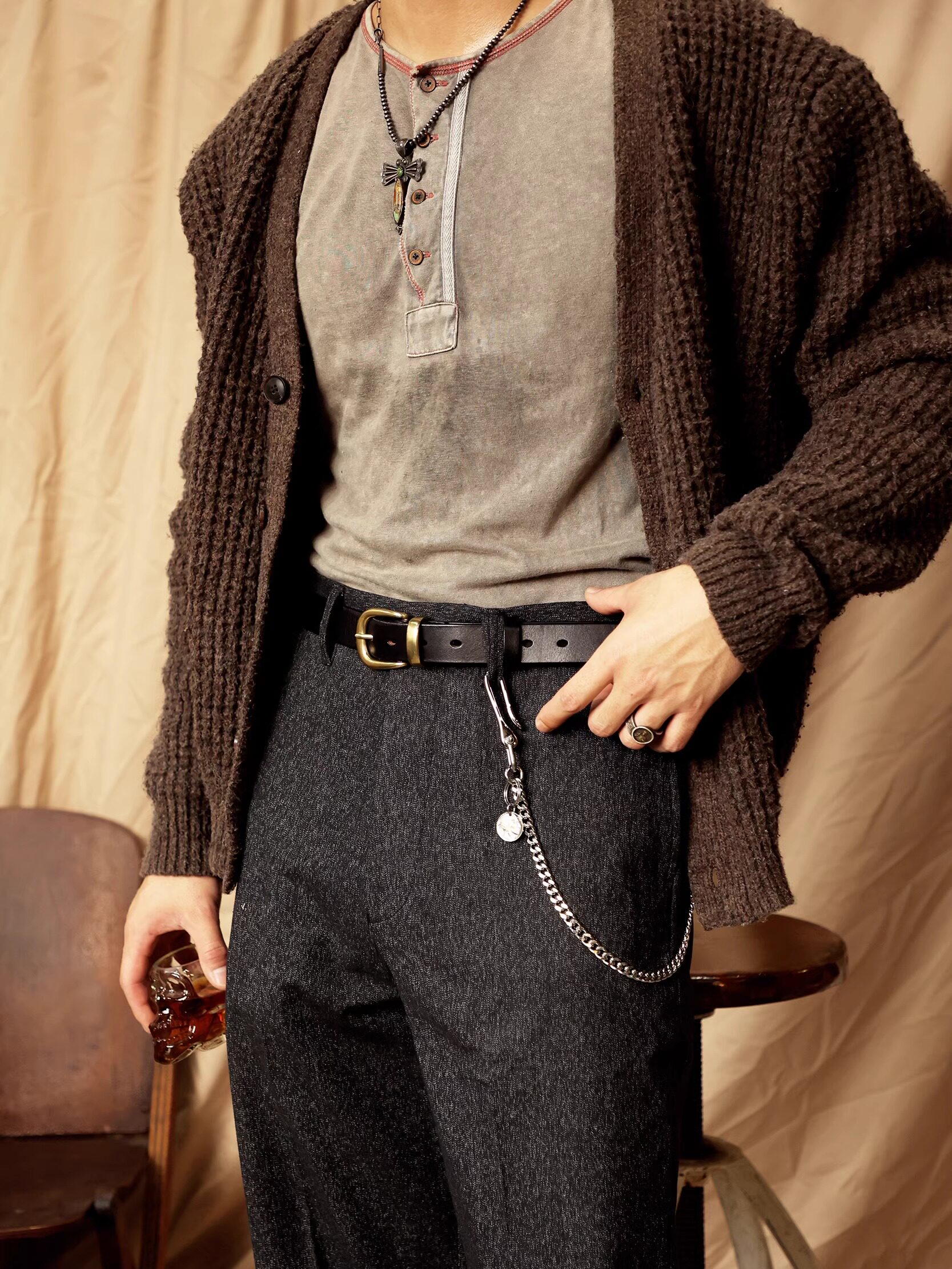 Horseshoe buckle belt