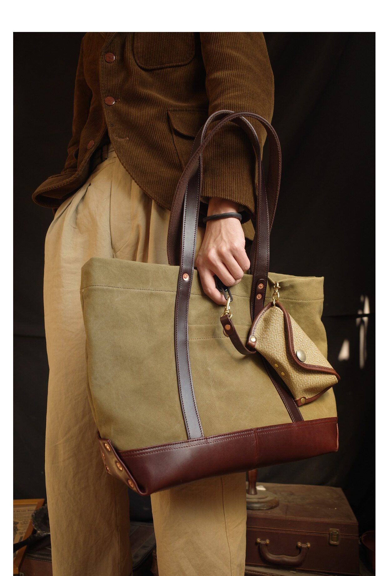 Large capacity crossbody bag