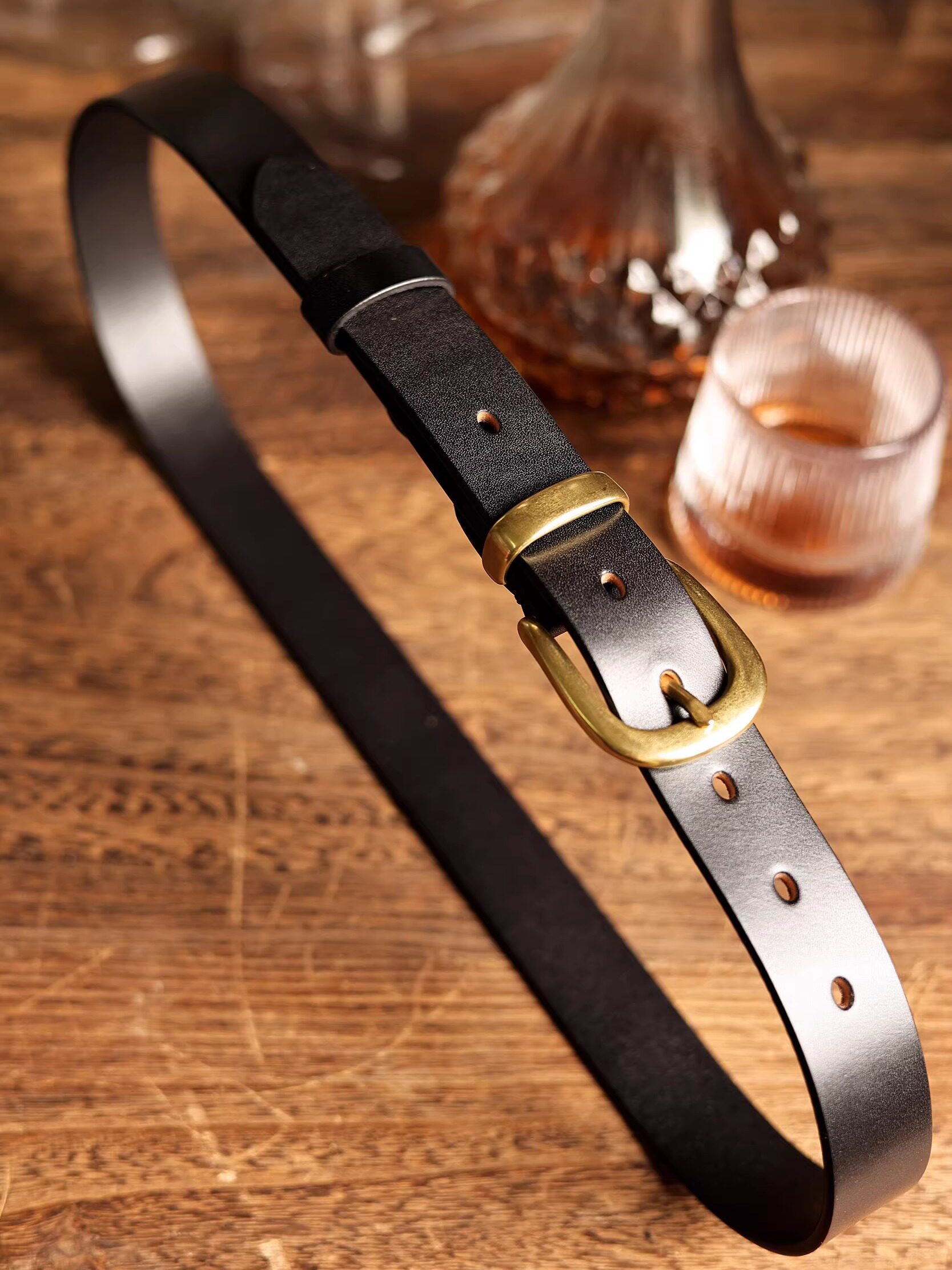 Horseshoe buckle belt