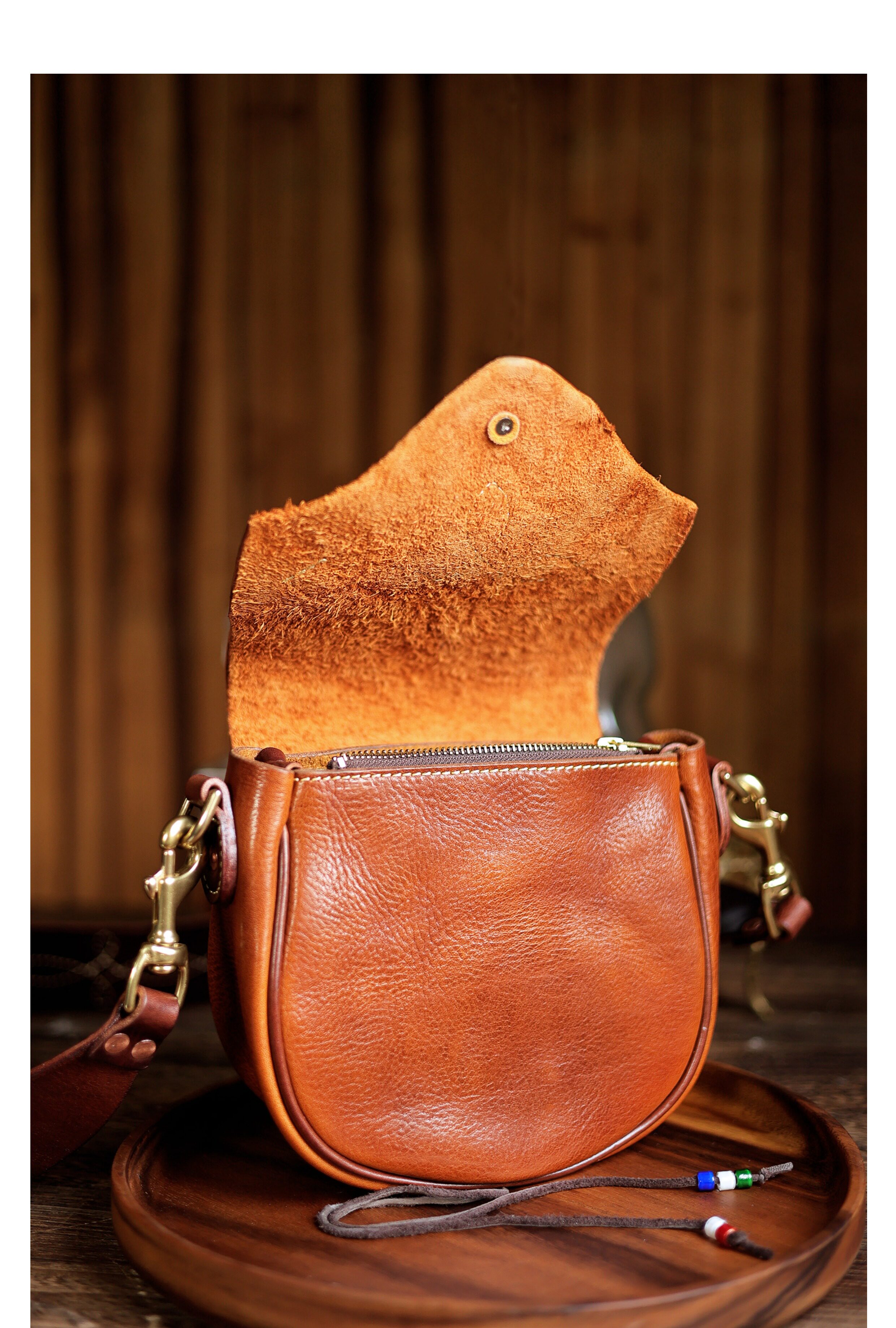 Crossbody saddle bag