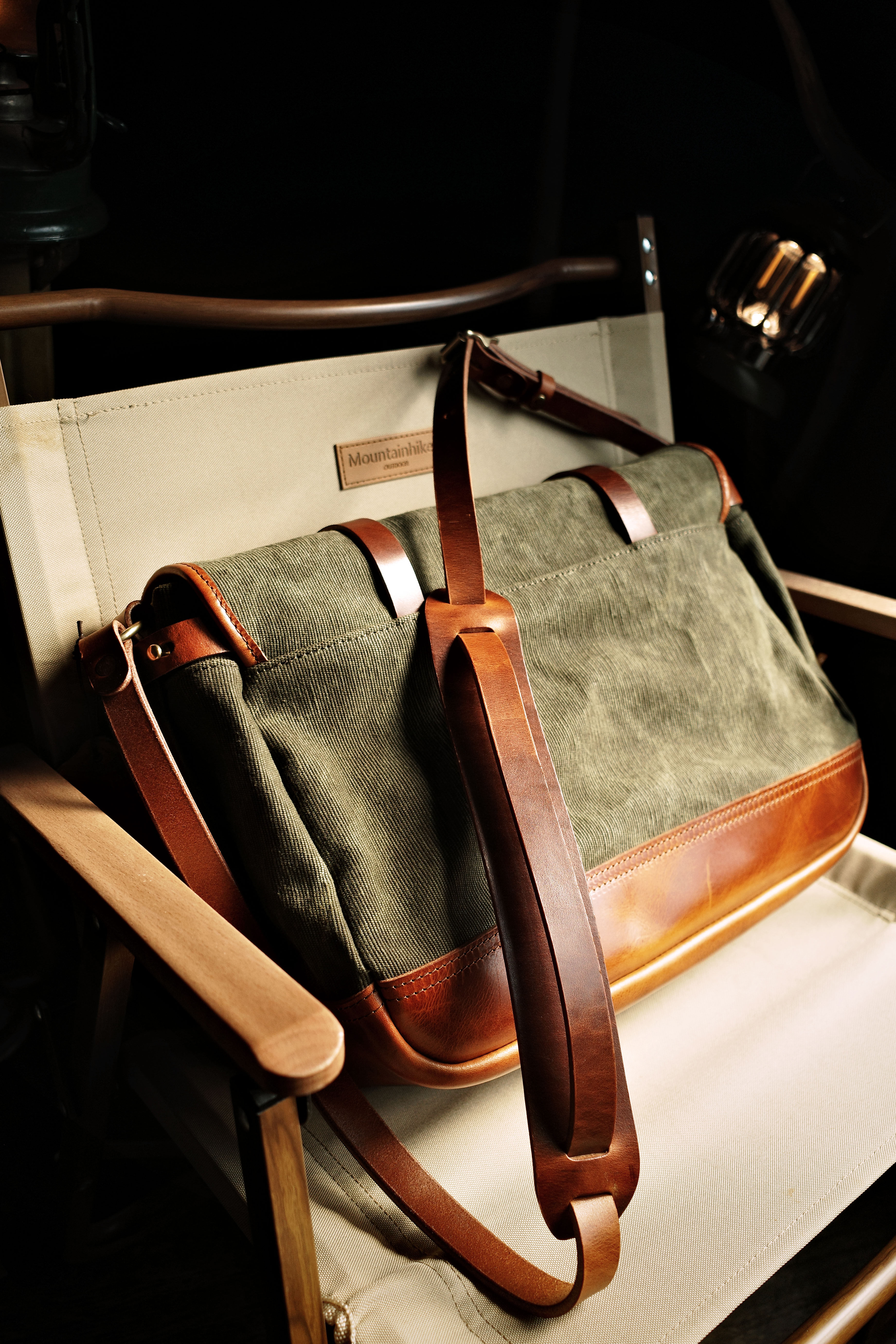 Canvas messenger bag