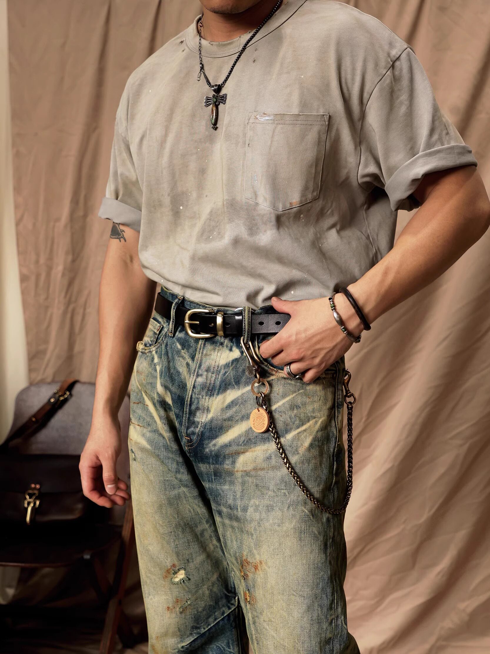 Horseshoe buckle belt