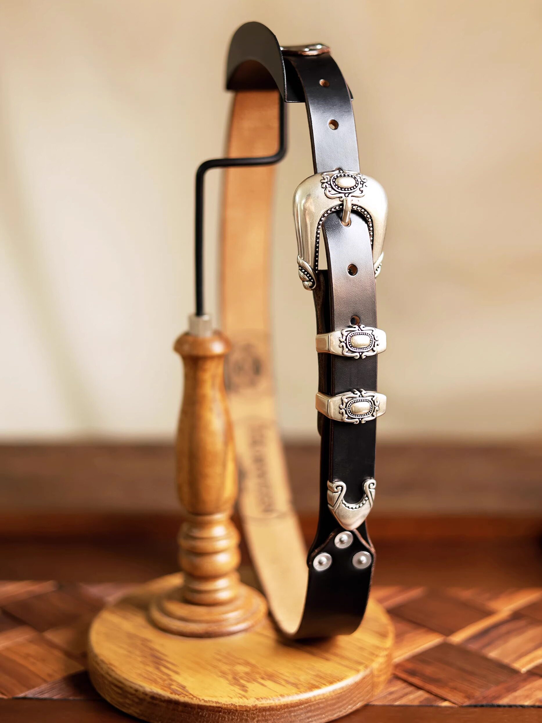 Silver rivet engraved top-grain leather belt 3.5cm