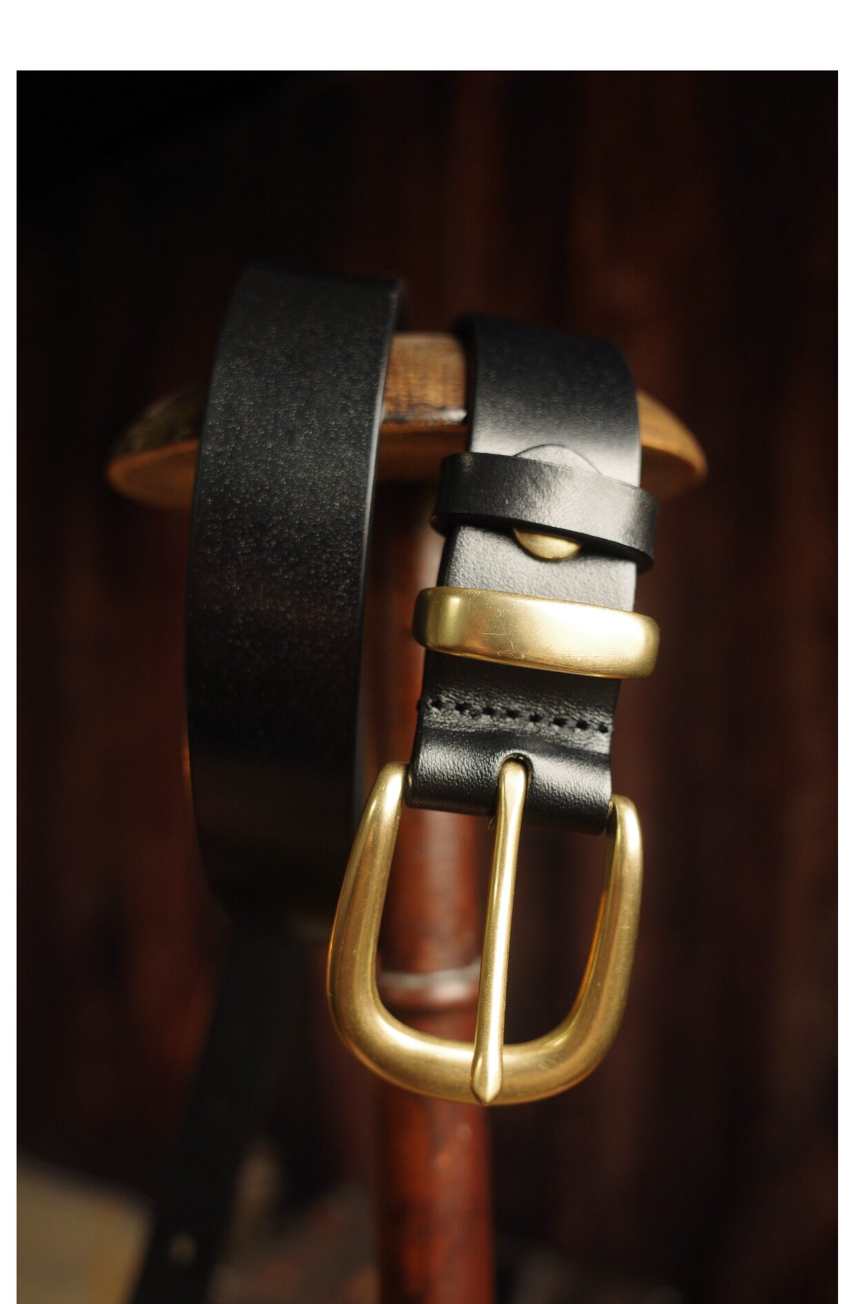 Horseshoe buckle belt