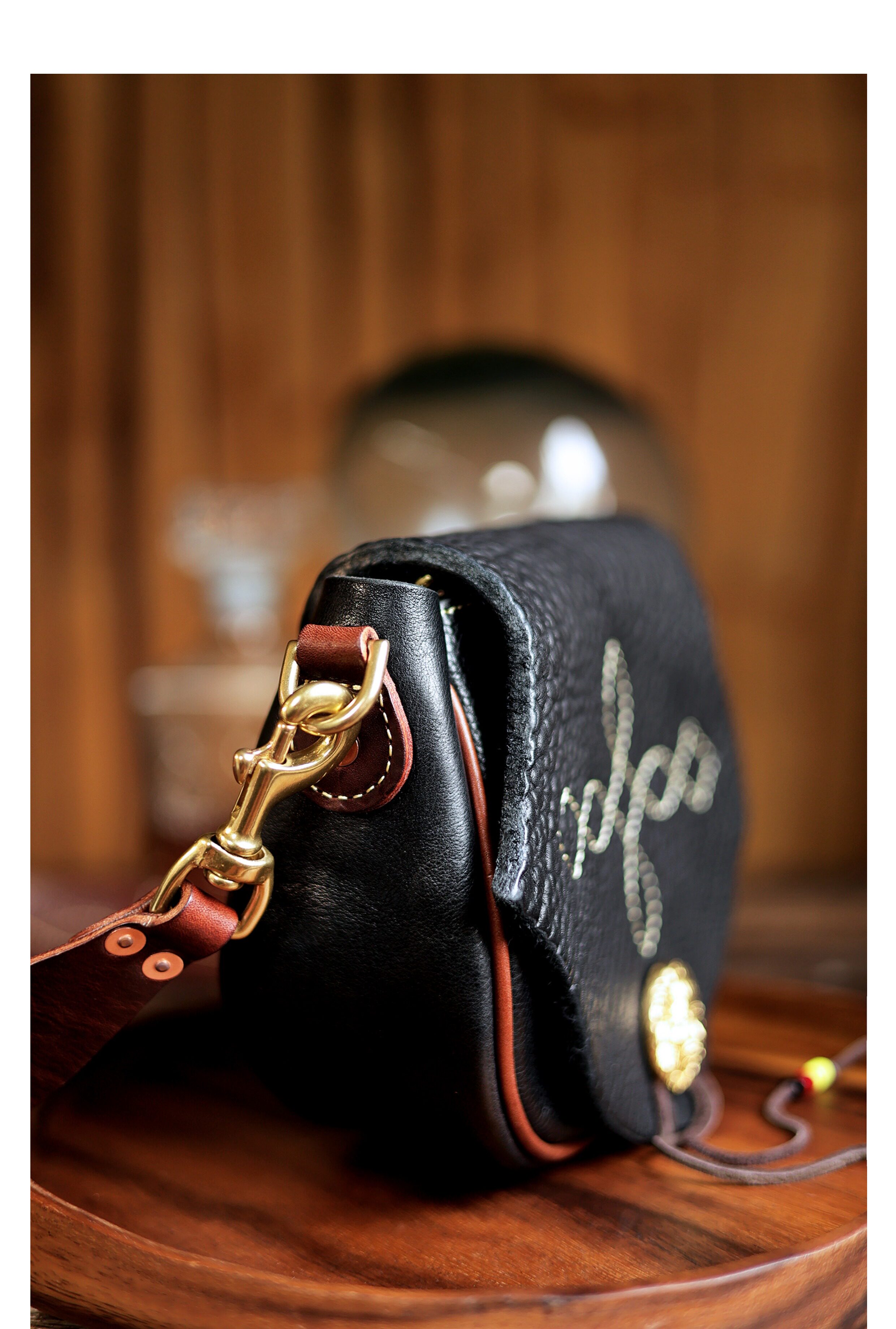 Crossbody saddle bag