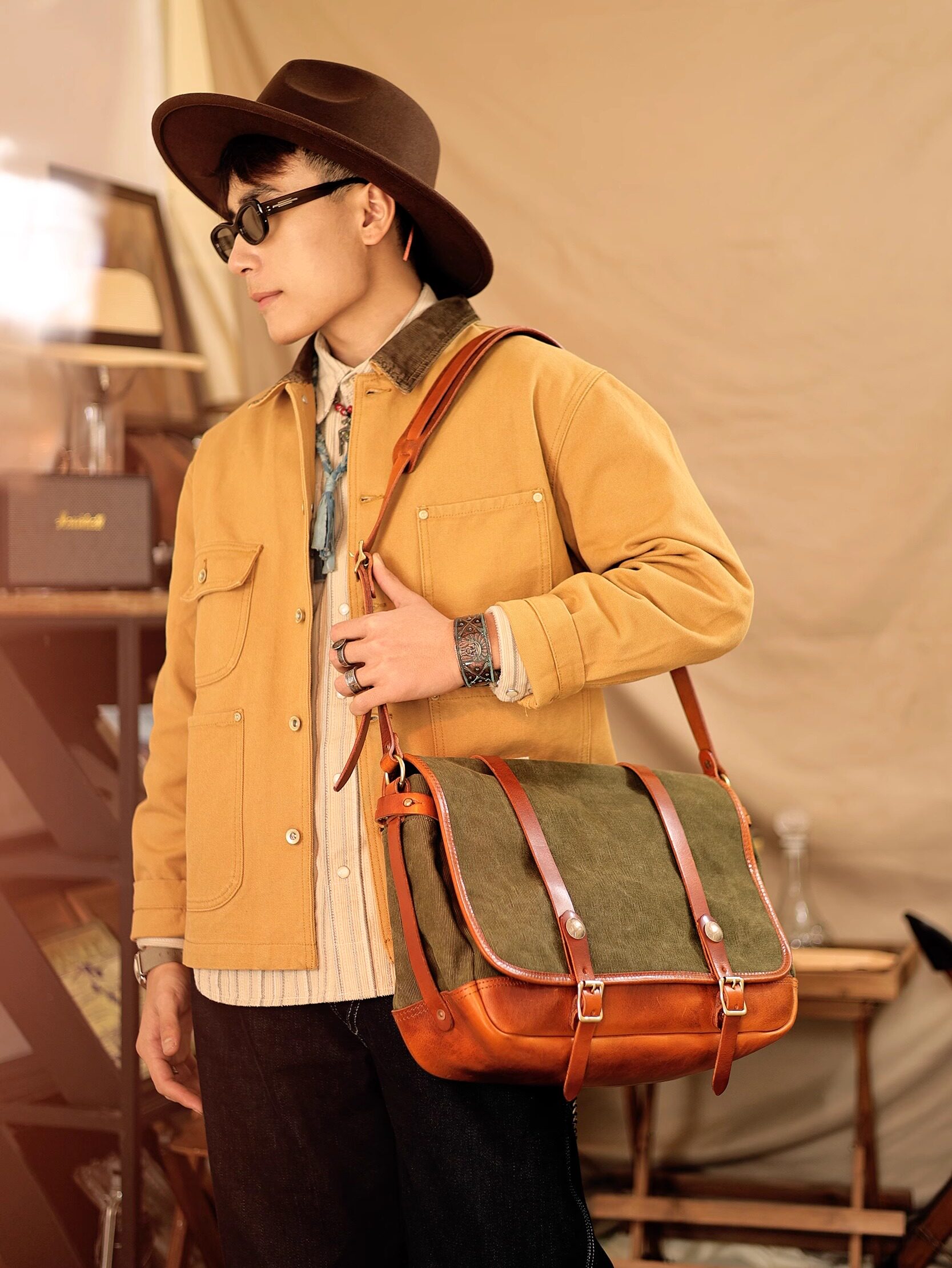 Canvas messenger bag