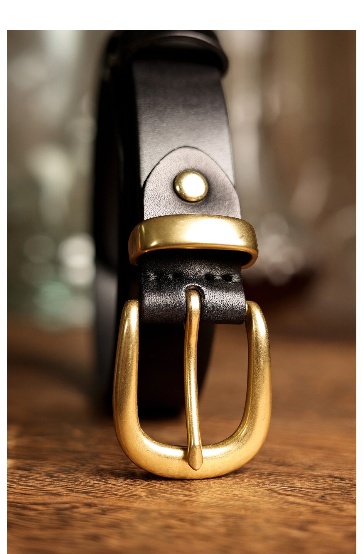 Horseshoe buckle belt