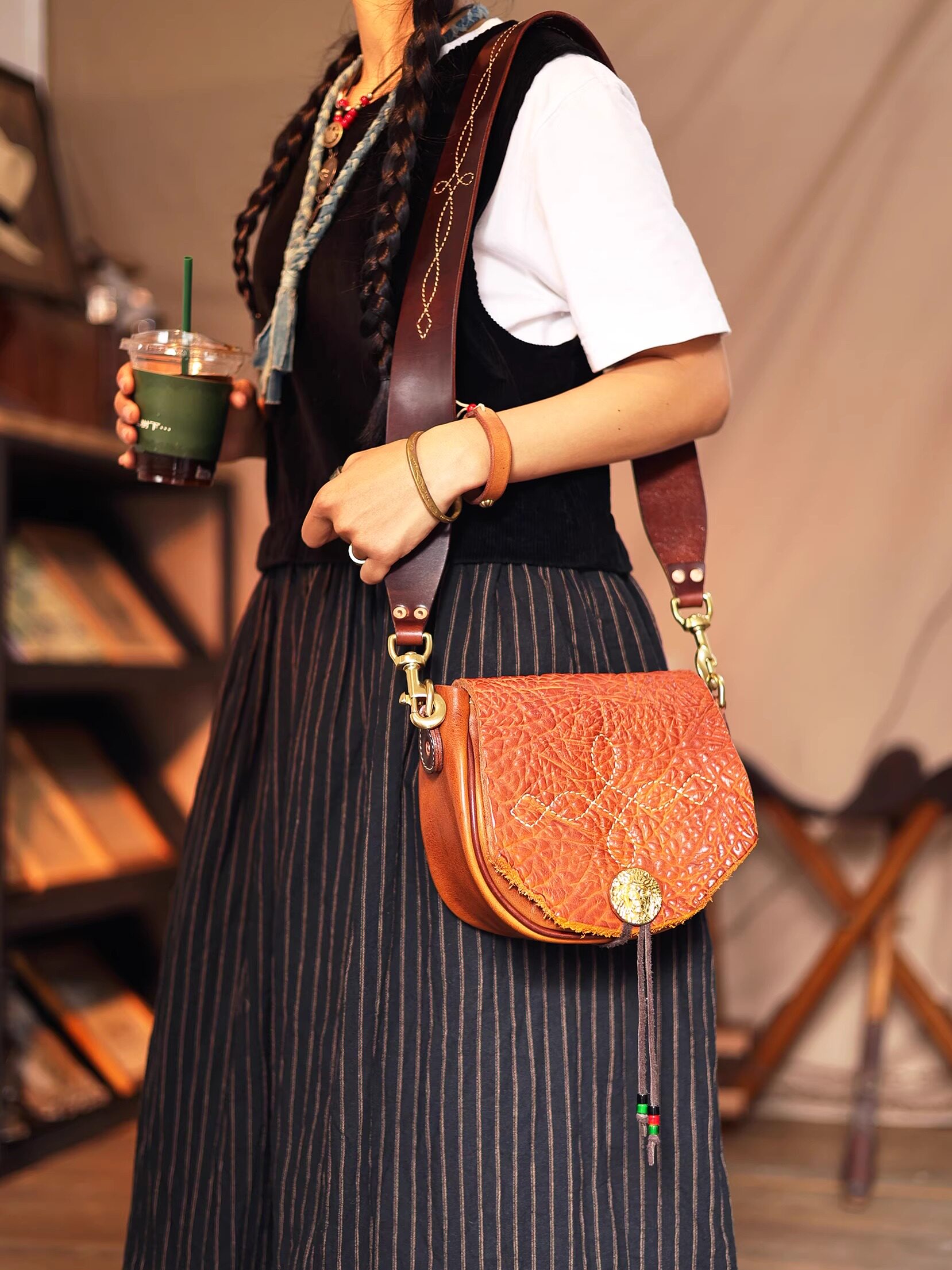 Crossbody saddle bag