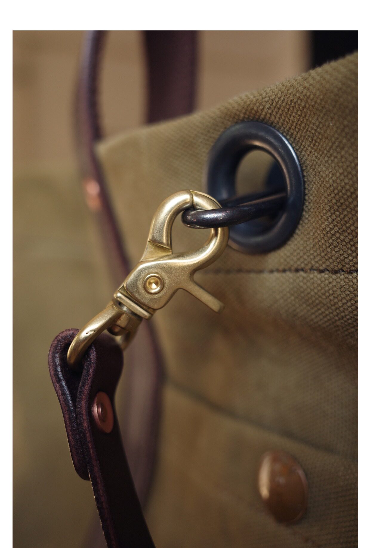 Large capacity crossbody bag