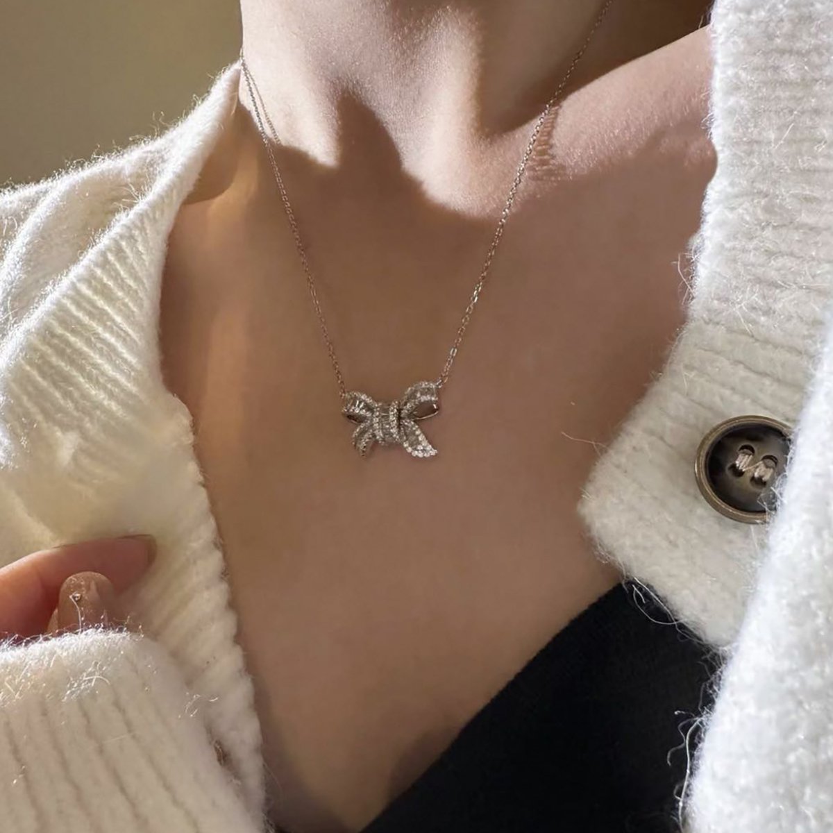 Moissanite 0.8ct Bow-tie Pendant Necklace