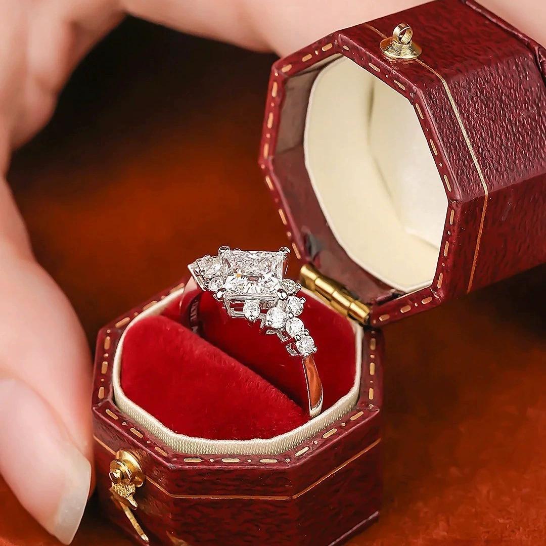 Moissanite 1ct Vintage Starburst Princess Ring