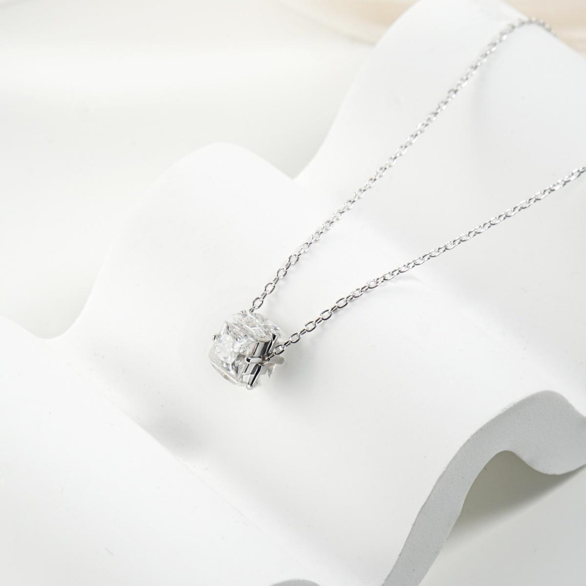 Moissanite 3.2ct Love Cube Pendant Necklace