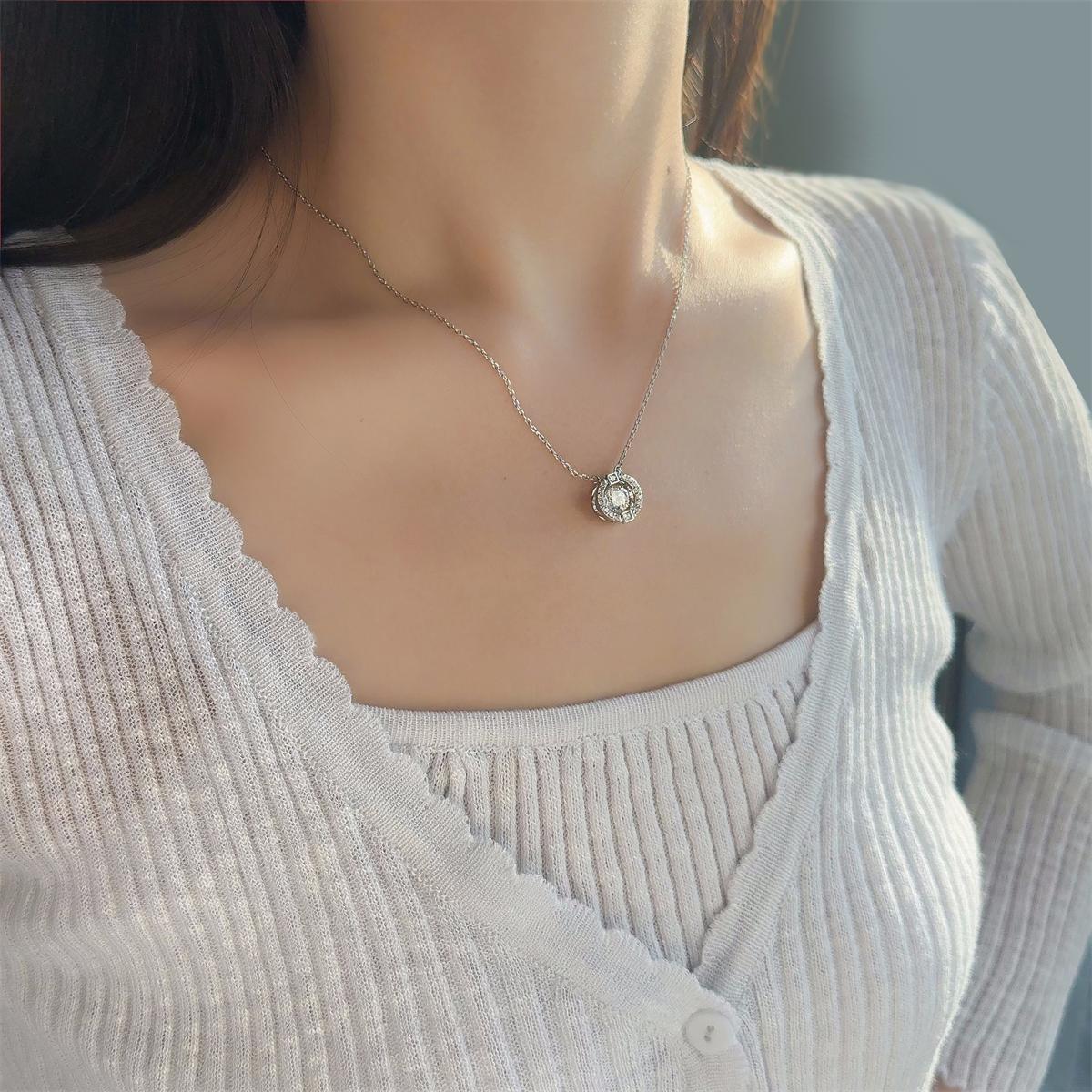 Moissanite 1ct Flickering Halo Pendant Necklace