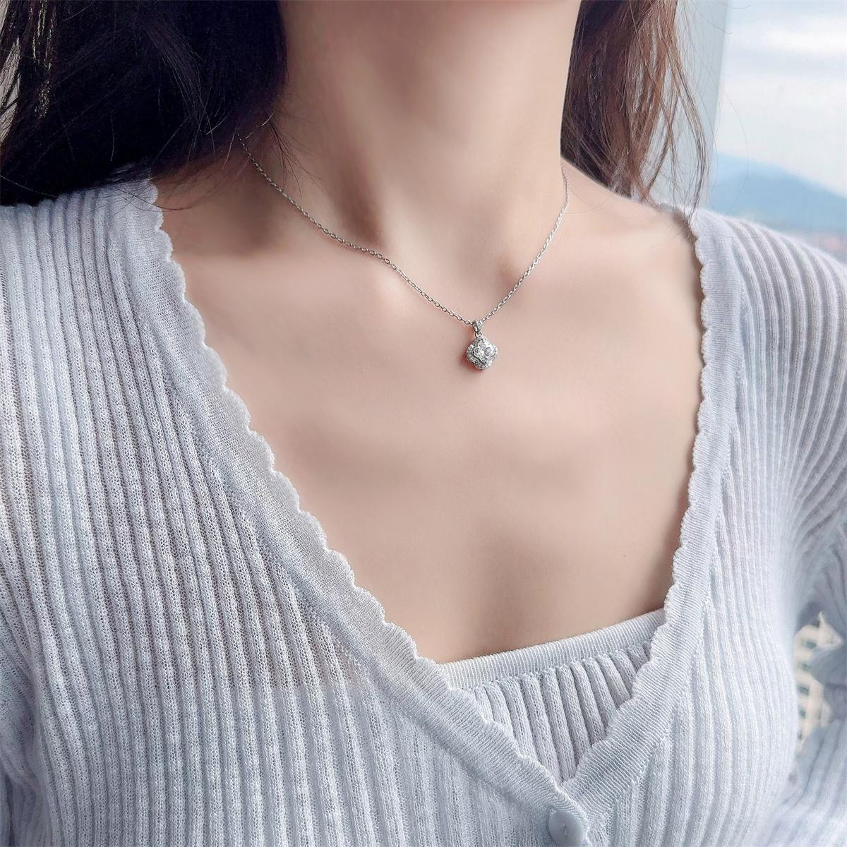 Moissanite 1.1ct Bling Luxury Four-Leaf Clover Pendant Necklace