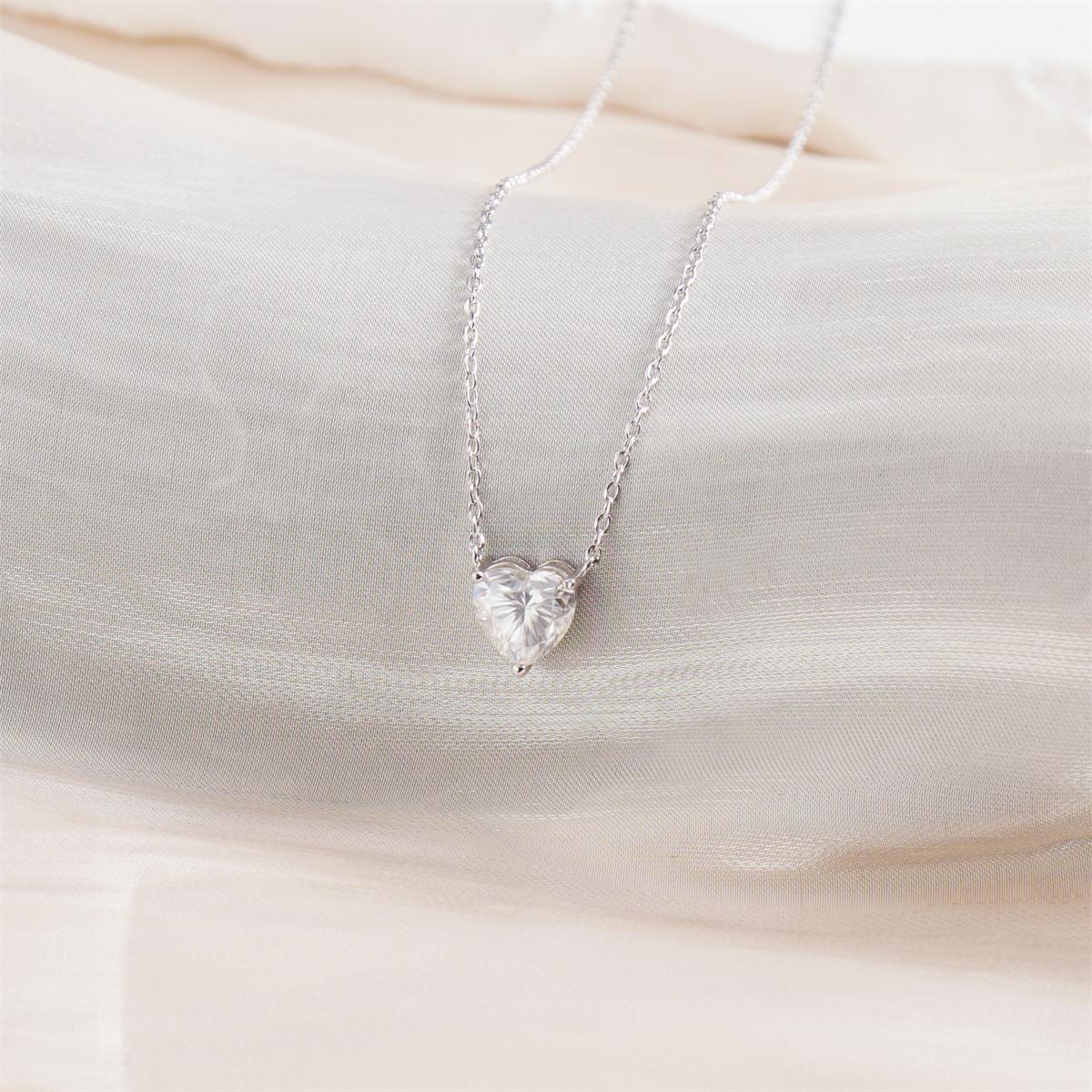 Moissanite 2ct Romantic Heart Pendant Necklace