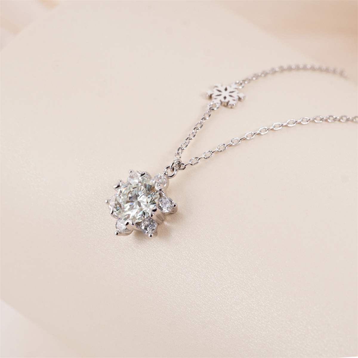 Moissanite 1-2ct Ice Crystal Snowflake Pendant Necklace