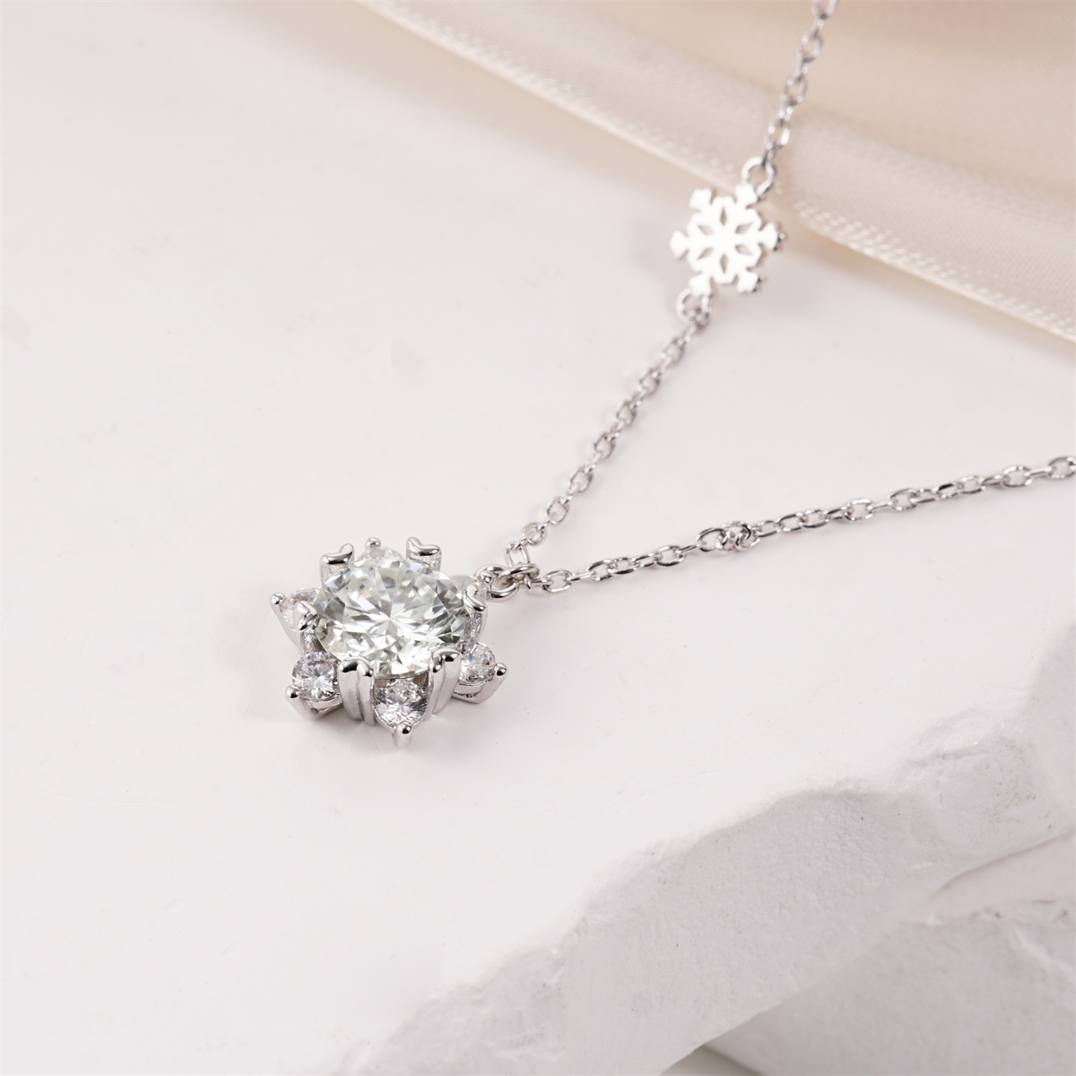 Moissanite 1-2ct Ice Crystal Snowflake Pendant Necklace