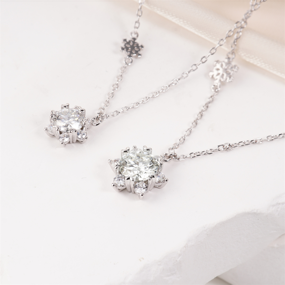 Moissanite 1-2ct Ice Crystal Snowflake Pendant Necklace