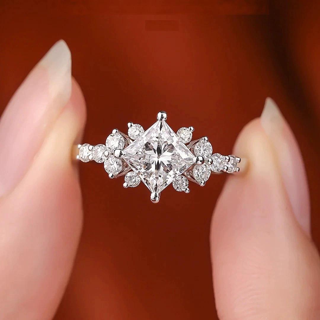 Moissanite 1ct Vintage Starburst Princess Ring