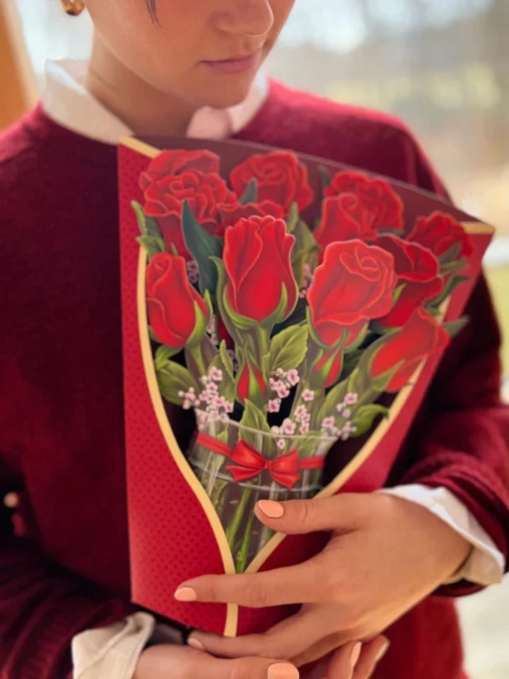 Eco-friendly pop-up flower bouquet greeting card